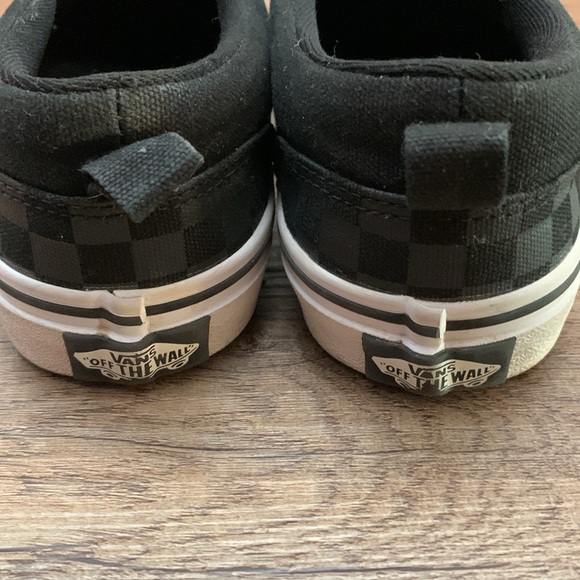 Vans - Picture 3 of 5